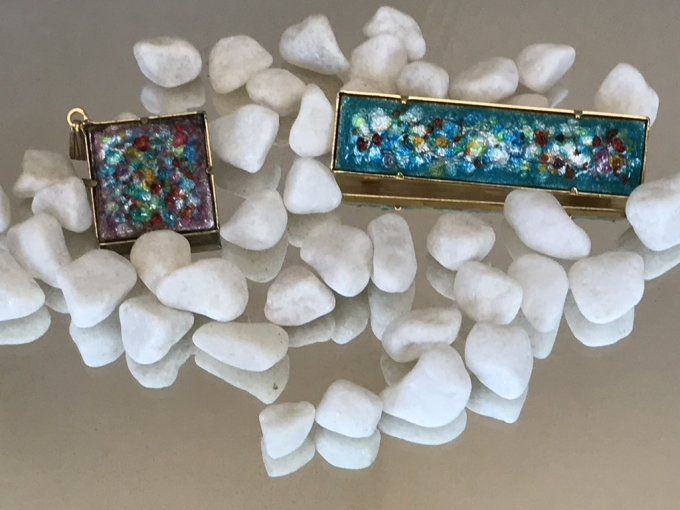 Broche et pendentif, multicouleurs