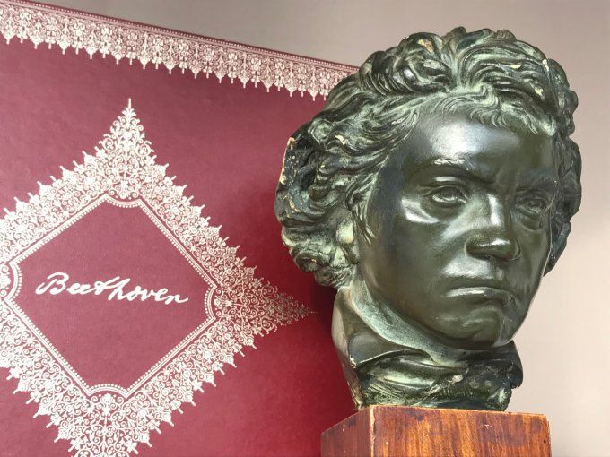 Buste de beethoven en platre à patine bronze, signé Godeski