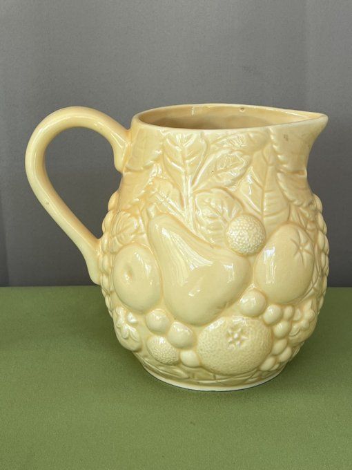 Pichet en barbotine Vintage 'What’s Vincent Cadeaux' – Charme Rétro et Décoration Naturelle