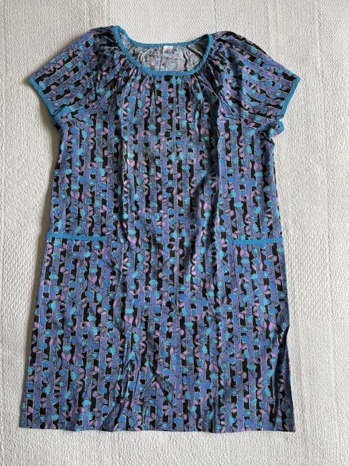 Tablier vintage neuf, Blouse à fleurs bleues
