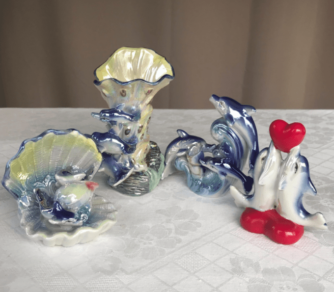 Lot vintage de 4 dauphins irisés, vase et déco + 1 sirène 