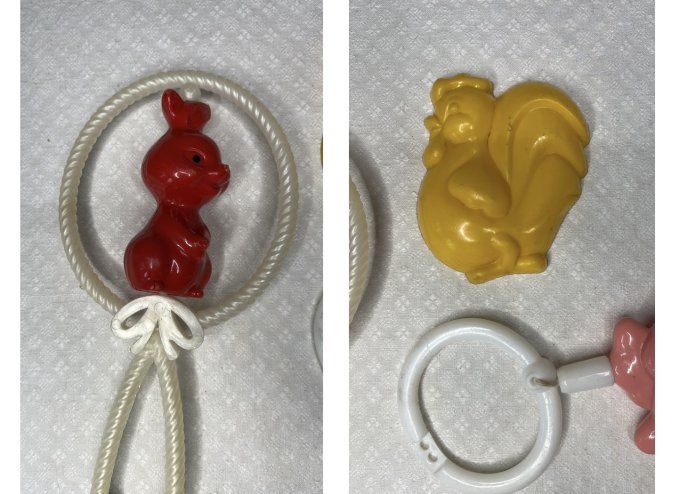 Lot de jouets de bébé vintage, hochet, éveil, chaine de poussette, pour collection ou déco vintage 