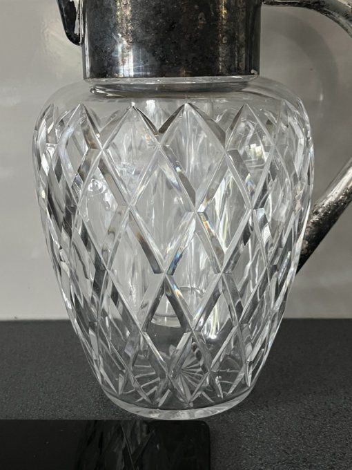 Carafe en cristal taillé et métal argenté avec tube rafraîchisseur en verre