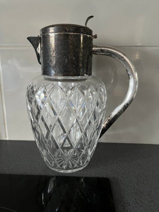 Carafe en cristal taillé et métal argenté avec tube rafraîchisseur en verre