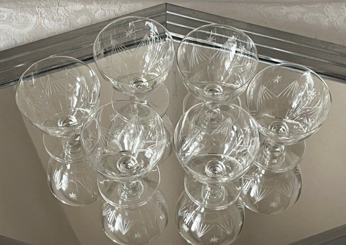 Service de 6 petits verres à liqueur anciens en cristal taillé – Époque Art Déco