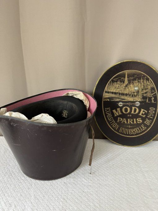 Chapeau, Haut de forme avec sa boite, Mode de Paris, Exposition universelle 1900