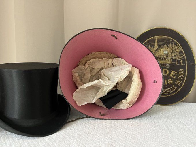 Chapeau, Haut de forme avec sa boite, Mode de Paris, Exposition universelle 1900