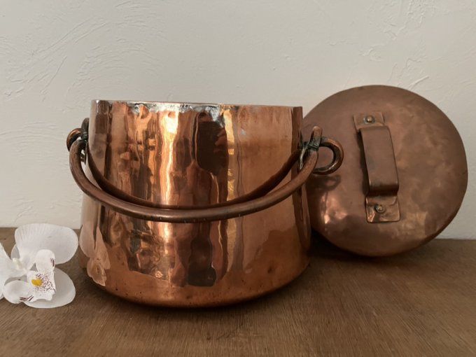 Chaudron en cuivre ancien, avec anse et couvercle – Objet déco