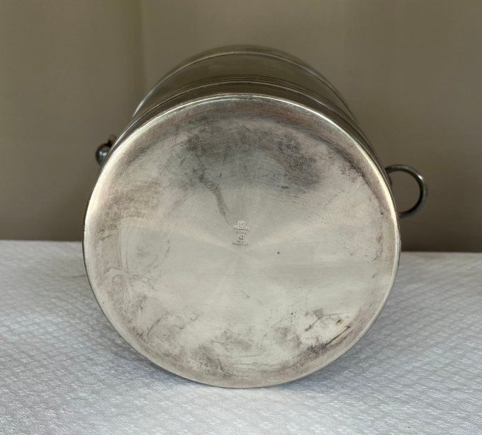 Chef-d'œuvre de l'Art de la Table : Seau à Champagne Christofle 'Biarritz', Collection Gallia