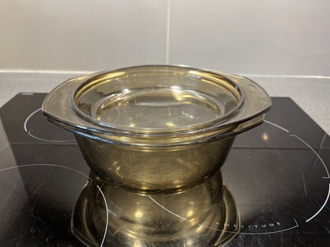 Cocotte vintage, en verre fumé,  Arcopal pour Shell