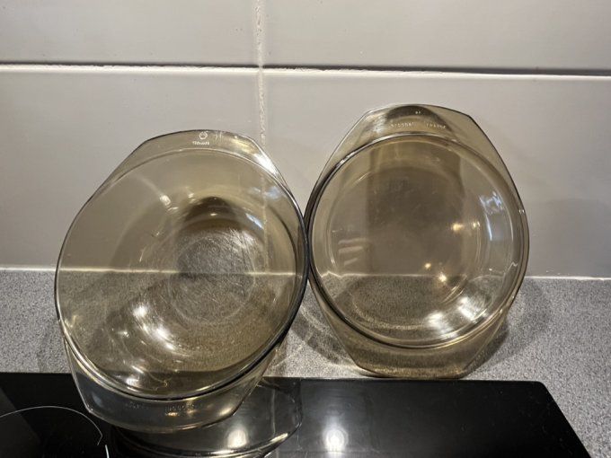 Cocotte vintage, en verre fumé,  Arcopal pour Shell