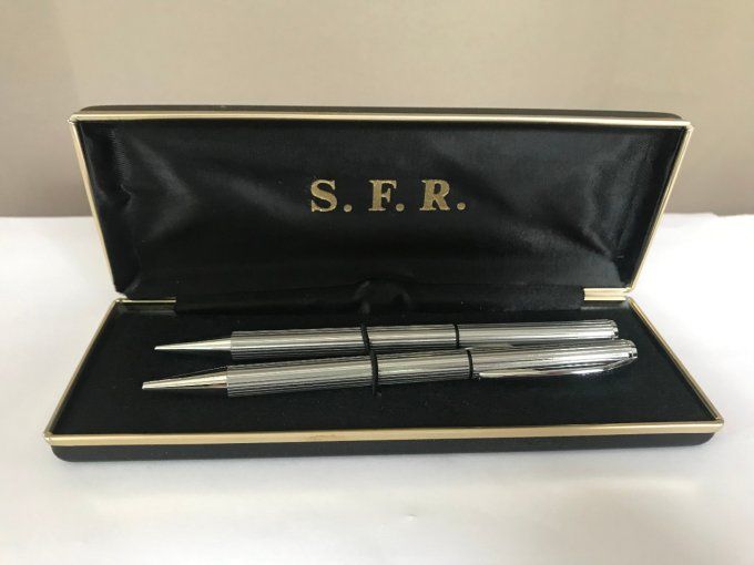 Coffret de 2 stylos S.F.R, métal argenté,  bille et mine