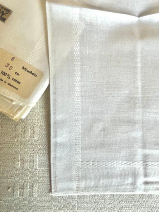 Coffret de 6 mouchoirs blancs neufs, 100% coton Mako mercerisé Made in Germany.