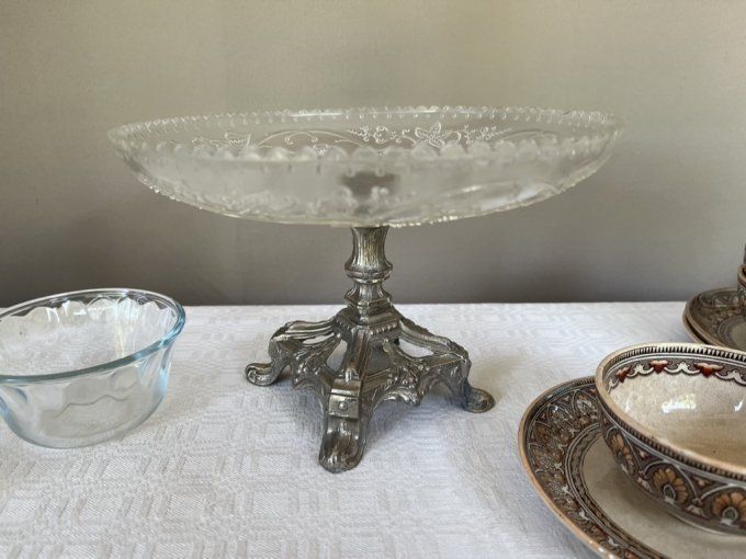 Coupe à fruit ancienne, centre de table en verre moulé-pressé à joli décor