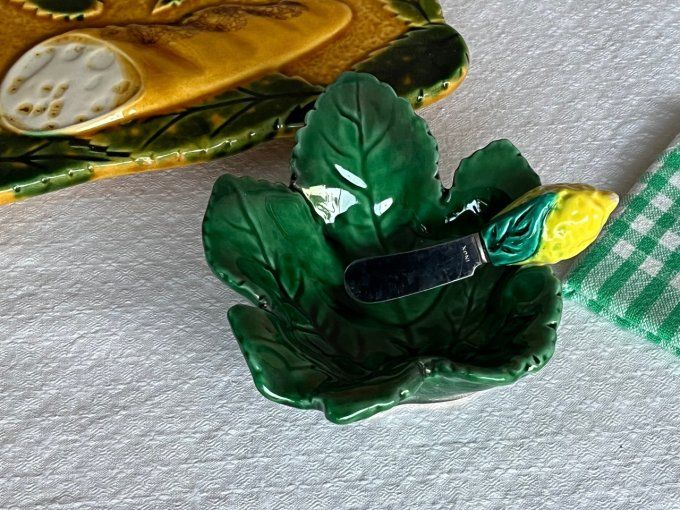 Coupelle feuille, beurrier en barbotine et son couteau à beurre citron, Signé Camart, vintage