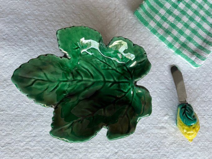Coupelle feuille, beurrier en barbotine et son couteau à beurre citron, Signé Camart, vintage