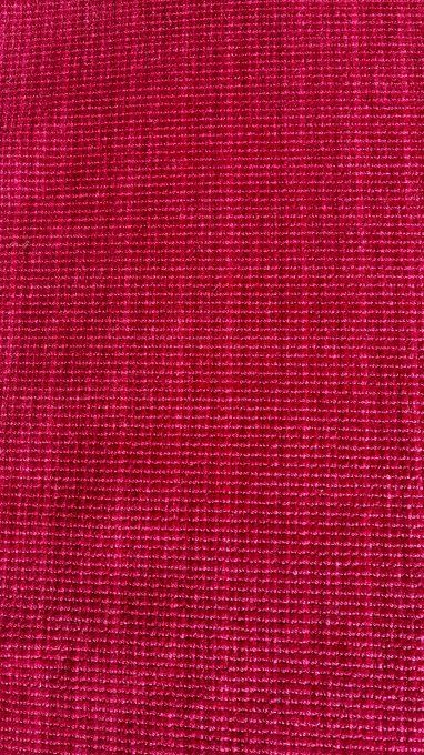 Coupons de tissu en velours côtelé fin rouge pour couture et décoration.