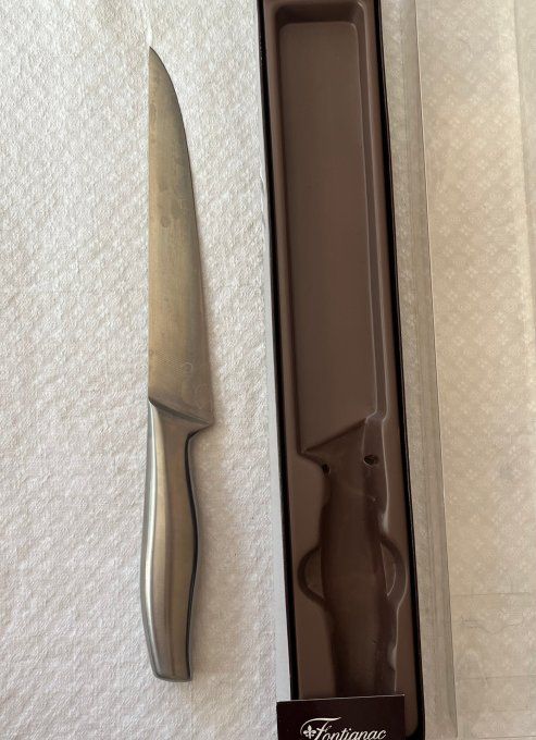 Couteau de cuisine, à trancher, en inox,  210 mm. Neuf en boîte