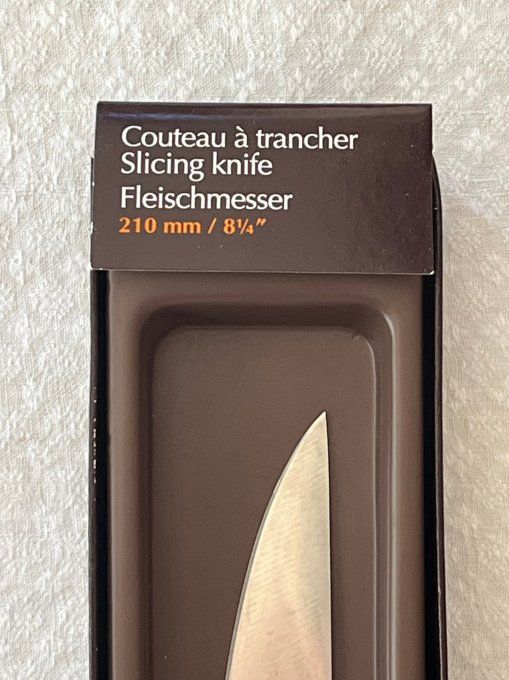 Couteau de cuisine, à trancher, en inox,  210 mm. Neuf en boîte