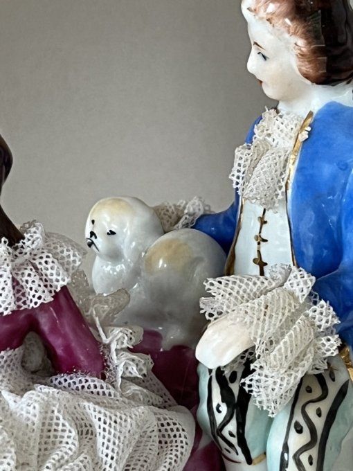 Céramique décorative, Figurines Vintage "Couple et leur Chien sur Banc"