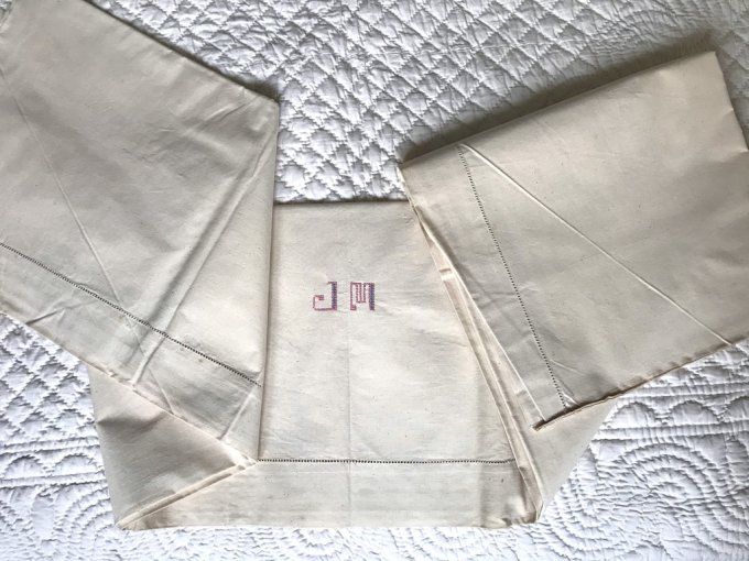 Drap en métis ancien, monogramme en broderie JM, Neuf