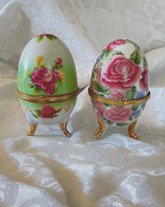 Duo d'œufs bijoux style Fabergé en porcelaine - Décor floral & dorures