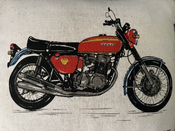 Duo de coussins vintage 1973 motos de collection Honda CB 750 & BSA Rocket 3
