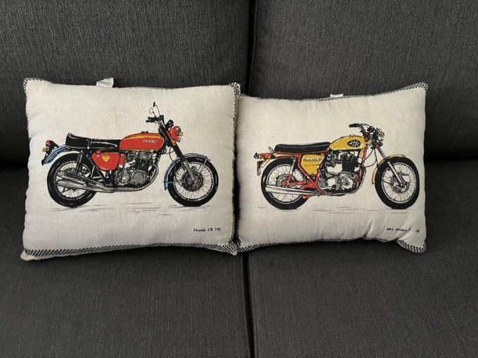 Duo de coussins vintage 1973 motos de collection Honda CB 750 & BSA Rocket 3