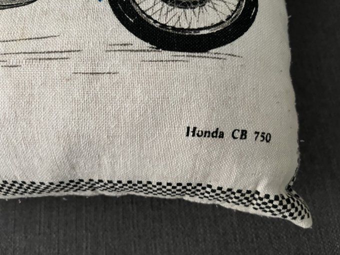Duo de coussins vintage 1973 motos de collection Honda CB 750 & BSA Rocket 3
