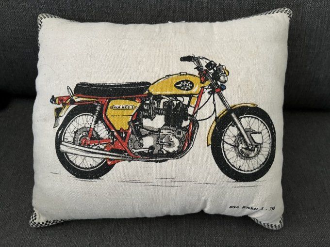 Duo de coussins vintage 1973 motos de collection Honda CB 750 & BSA Rocket 3