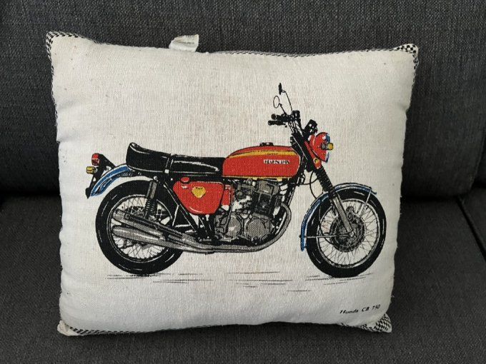 Duo de coussins vintage 1973 motos de collection Honda CB 750 & BSA Rocket 3