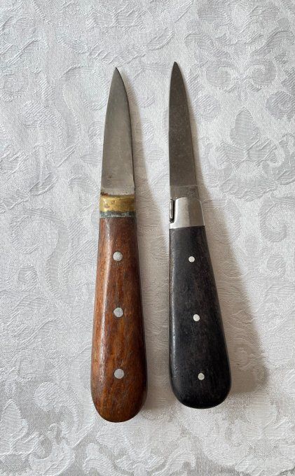 Duo de couteaux à fruits de mer anciens de type lancette dont un Laguiole par Baladéo
