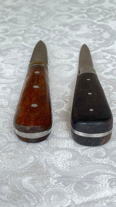 Duo de couteaux à fruits de mer anciens de type lancette dont un Laguiole par Baladéo