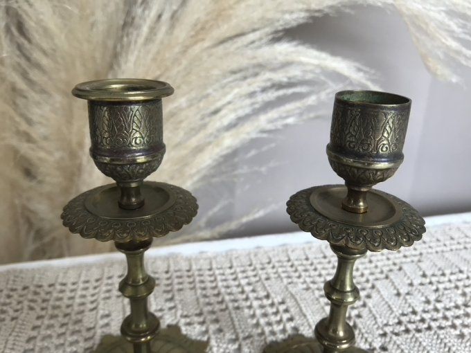 Duo de petits bougeoirs en laiton