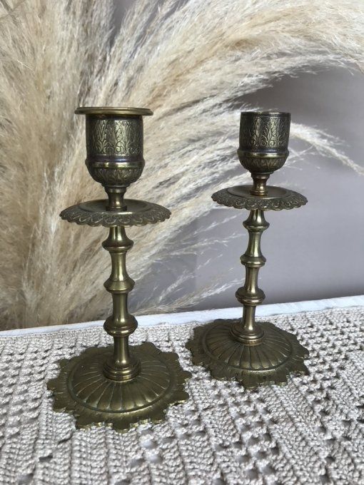 Duo de petits bougeoirs en laiton