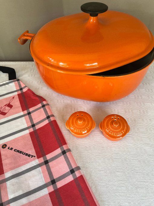 Duo neuf, salière et poivrière en forme de cocotte orange, Le Creuset