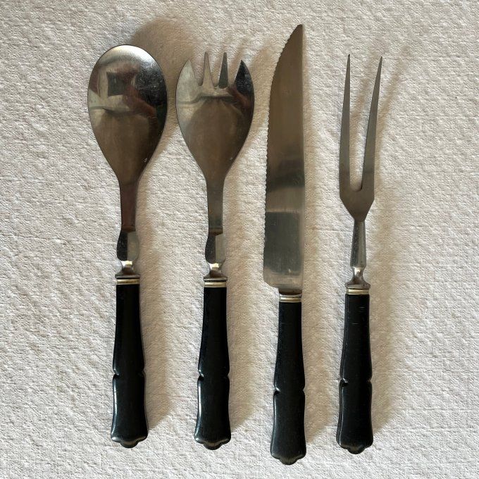Écrin de couverts anciens, couteaux de table et à dessert et couverts de service