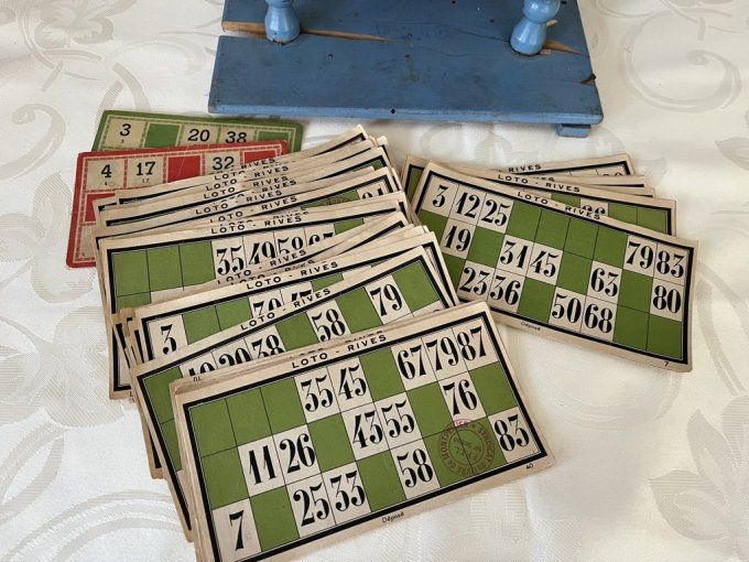 Ensemble ancien de loto / bingo avec roue et cartons vintage, Bar de la Tour Eiffel, Montpellier