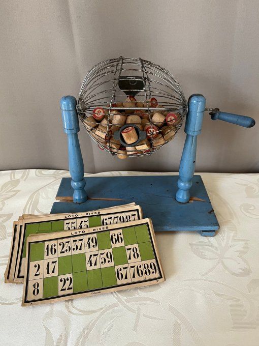 Ensemble ancien de loto / bingo avec roue et cartons vintage, Bar de la Tour Eiffel, Montpellier