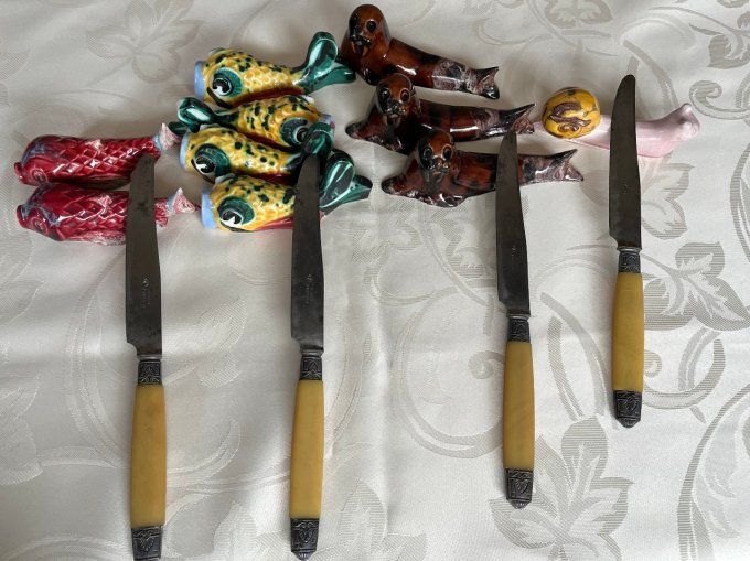 Ensemble de 10 porte-couteaux en barbotine, Vintage