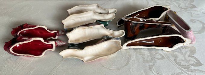 Ensemble de 10 porte-couteaux en barbotine, Vintage