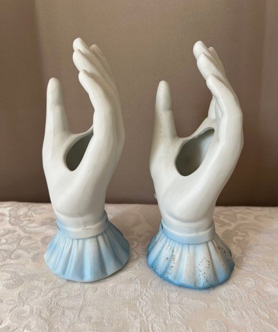 Ensemble de 2 Mains baguiers / petits vases en biscuit, Vintage