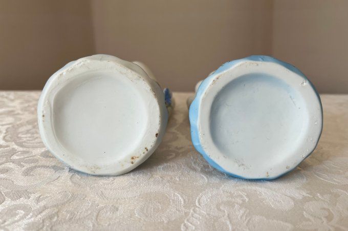 Ensemble de 2 Mains baguiers / petits vases en biscuit, Vintage