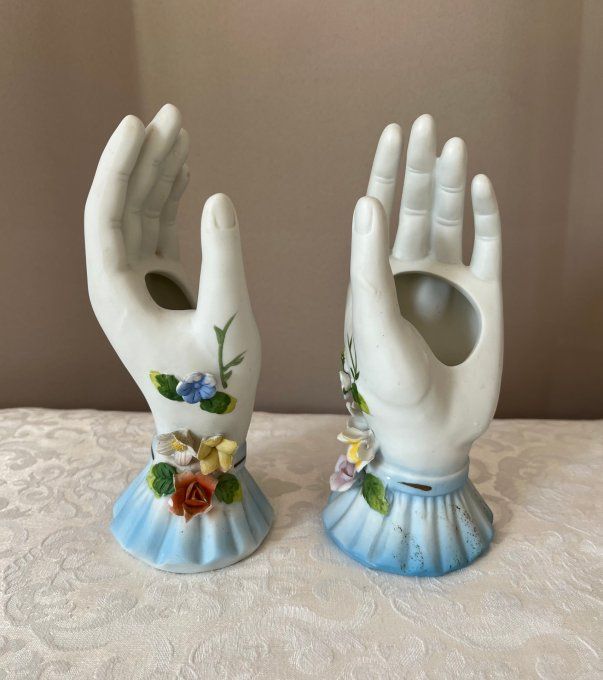 Ensemble de 2 Mains baguiers / petits vases en biscuit, Vintage