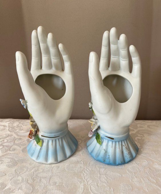 Ensemble de 2 Mains baguiers / petits vases en biscuit, Vintage