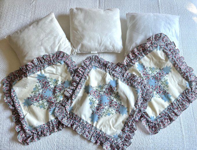 Ensemble de 3 coussins avec jolies housses fleuries, Style Patchwork Floral, Shabby Chic / Campagne
