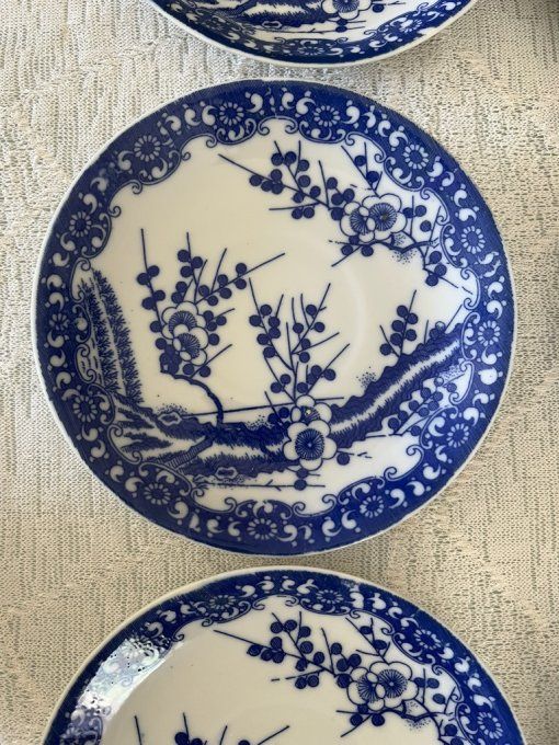 Ensemble de tasses et sous-tasses vintage en porcelaine fine Japonaise, décor de fleurs de cerisiers