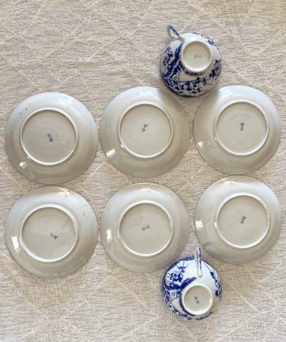 Ensemble de tasses et sous-tasses vintage en porcelaine fine Japonaise, décor de fleurs de cerisiers