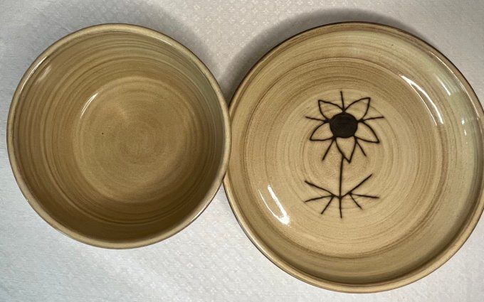 Ensemble vintage, Saladier et plat signé par le céramiste E. Masson, décor floral stylisé