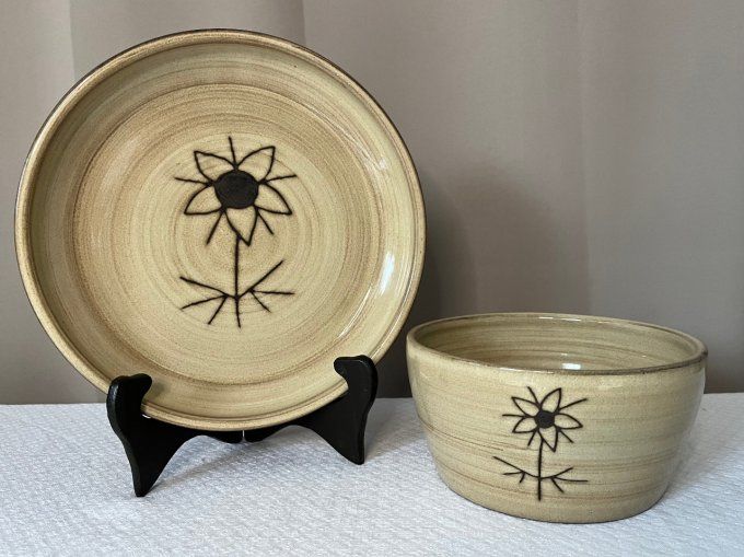 Ensemble vintage, Saladier et plat signé par le céramiste E. Masson, décor floral stylisé